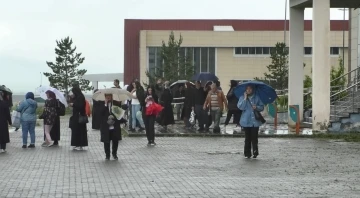 Kars’ta 11 bin 215 kişi YKS sınavında ter döktü
