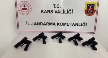 Kars’ta bir otobüste 5 silah ele geçirildi
