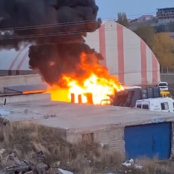 Kars’ta halk otobüsü yandı
