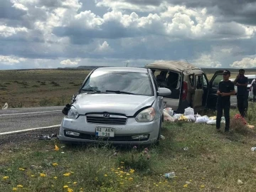 Kars’ta trafik kazası: 3’ü çocuk 12 yaralı