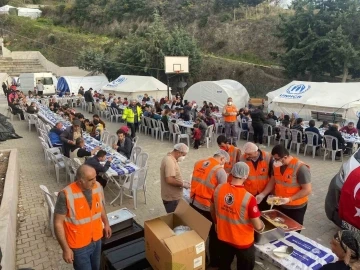 Kartal Belediyesi deprem bölgesi Hatay’da iftar yemeği vermeye devam ediyor
