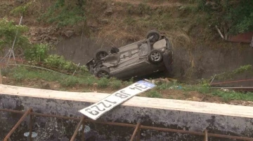 Kartal’da kontrolden çıkan otomobil su kanalına uçtu: 1 yaralı
