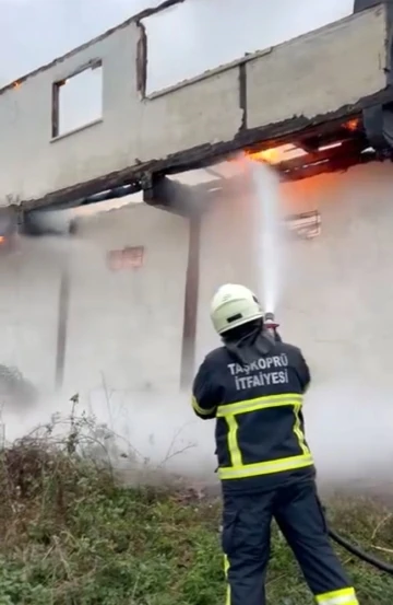 Kastamonu’da 2 katlı ahşap ev alev alev yandı
