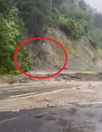 Kastamonu’da heyelan anı kamerada
