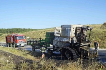 Kastamonu’da seyir halindeki biçer döver makinesi yandı
