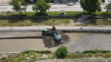 Kastamonu'daki İnebolu Çayı'nda selin izleri siliniyor