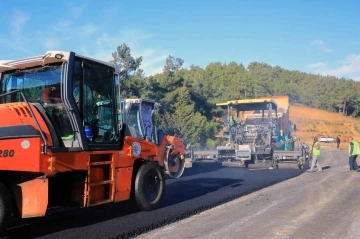 Kavaklıdere’de yol çalışmaları tamamlanıyor
