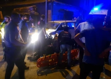 Bursa'da kavga ihbarına giden motosikletli polis ekibi, otomobille çarpıştı: 2 polis yaralı