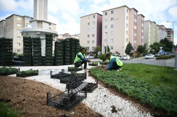 Kavşaklar mevsimlik çiçeklerle güzelleşiyor
