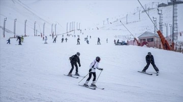 Kayak merkezleri kuraklığa karşı suni karlamayla ayakta duruyor