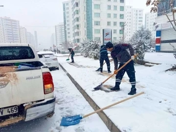 Kayapınar Belediyesi karla mücadele başlattı
