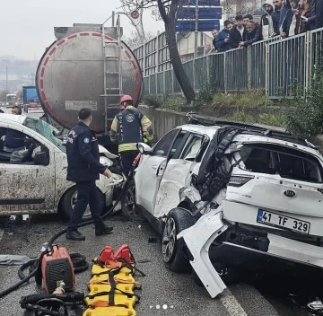 Kayganlaşan yolda feci kaza: 1’i ağır 3 yaralı