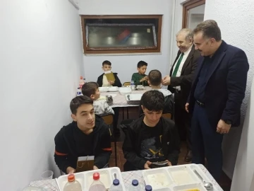 Kaymakam Odabaş, Ağa Cami Yatılı Hafızlık Kuran Kursu öğrencileriyle iftarda buluştu
