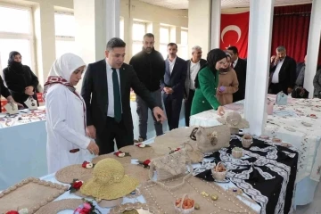 Kaymakam Özçelik, HADEM sergisini gezdi
