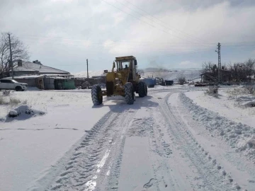 Kayseri’de ulaşıma kapanan 273 mahalle yolu açıldı
