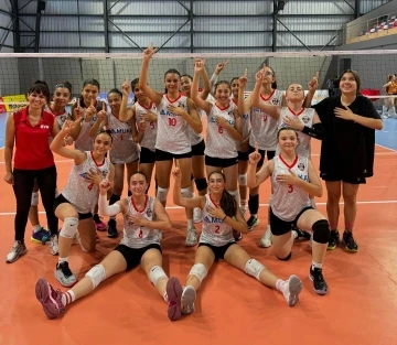 Kayserili voleybolcular Türkiye Çeyrek Finali’ni  ‘Arda Güler Sevinci’ ile kutladı