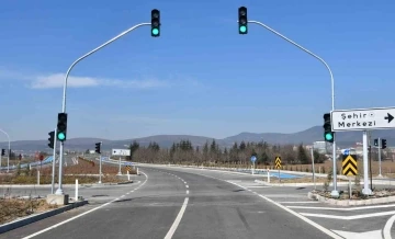 Kaza üzerine kaza olan kavşağa trafik ışık sistemi kuruldu
