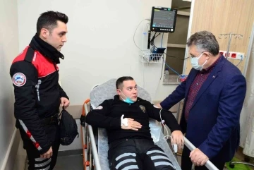 Yunus polisleri ile otomobil çarpıştı: 2 polis yaralandı