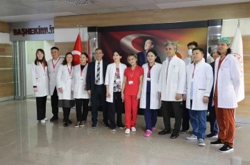 Kazakistan’dan gelen asistan doktorlar Mengücek Gazi Eğitim ve Araştırma Hastanesinde eğitim görüyor
