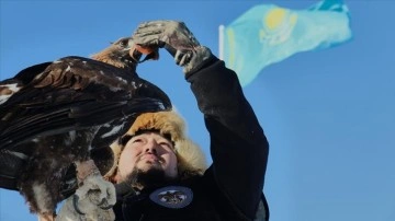 Kazaklar, kadim gelenek kartalla avcılığı yaşatmaya devam ediyor