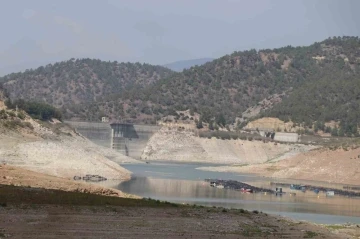 Kemer Barajı kurumaya yüz tuttu