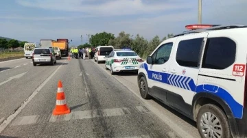 Kendisini çaldığı minibüse kilitledi, polis lastiklere ateş edip indirdi