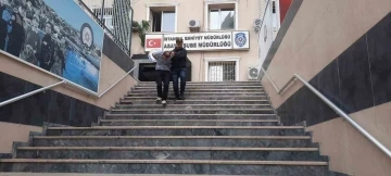 Kendisini polis, savcı gibi unvanlarla tanıtıp bir kişiyi 1 milyon lira dolandırdı
