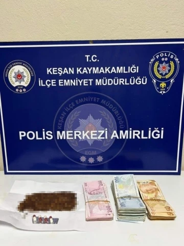 Keşan’da polisin aramalarında 24.82 gram uyuşturucu ele geçirildi
