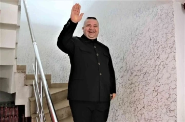 Kim Jong-un’a benzerliği ile ün saldı, dünyanın dört bir tarafından teklif yağıyor
