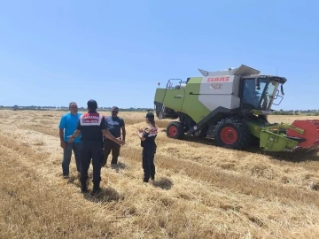 Kırklareli’de jandarma anız yangınlarına karşı çiftçileri bilgilendirdi
