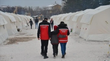 "Kırmızı yelekliler" Malatyalı depremzedelerin yardımına koşuyor