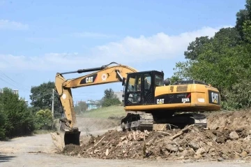 Kırsal mahalleye 15 m genişliğinde yol
