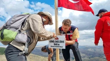 Kırşehirli dağcılar Neşet Ertaş’ı Gönül Dağı’nda andı
