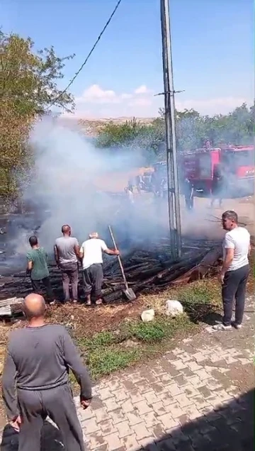 Kış için toplanan odunlar, yangında küle döndü
