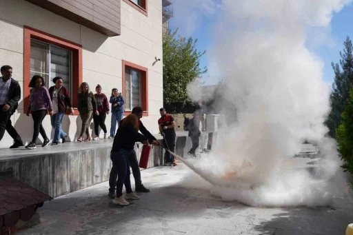 Kız öğrenci yurdunda yangın tatbikatı yapıldı
