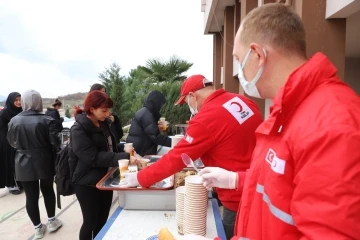 Kızılay 20 bin kişilik sıcak yemek dağıtımı yaptı
