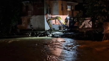 Kocaali’de dere taştı, birçok mahalle sular altında kaldı
