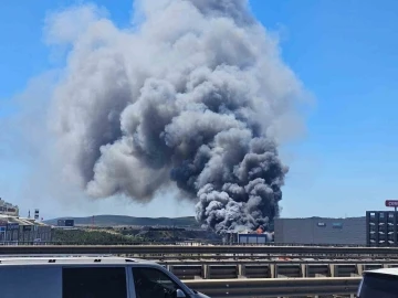 Kocaeli’de fabrika alev alev yanıyor
