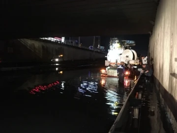 Kocaeli’de sağanak yağış alt geçitleri göle çevirdi