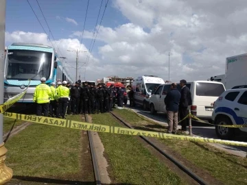 Konya’da çocuğuyla tramvayın altında kalan anne hayatını kaybetti
