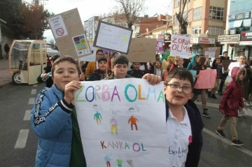 Konya’da öğrenciler akran zorbalığına dikkat çekmek için yürüdü
