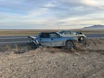 Konya’da otomobil aynı yöndeki araca arkadan çarptı: 1 ölü, 1 yaralı
