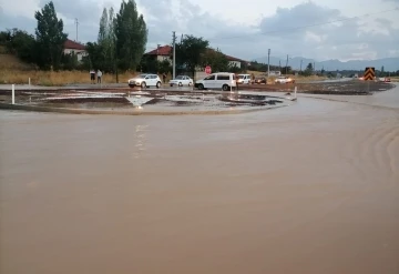 Sağanak ulaşıma engel oldu