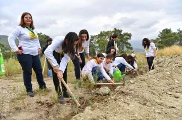 Konyaaltı’nda çocukların ağaç dikme heyecanı
