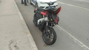 Köpeğe çarpan motosiklet sürücüsü ölümden döndü