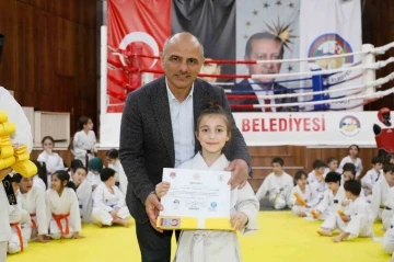 Körfez’de 100 sporcuya yeni kuşak
