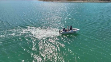 KOSKİ Altınapa Barajı’nda yasak avcılıkla mücadele ederek balık popülasyonunu koruyor
