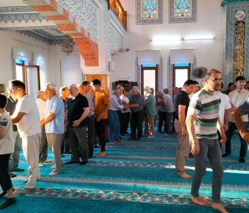 Köyceğiz’de Kurban Bayramı kutlamaları camide başladı
