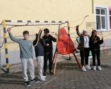 Köyceğiz’de öğrenciler dönem sonu etkinliğinde ok uçurdular
