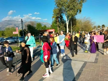 Köyceğiz’de tiyatrolar gününde renkli görüntüler yaşandı
